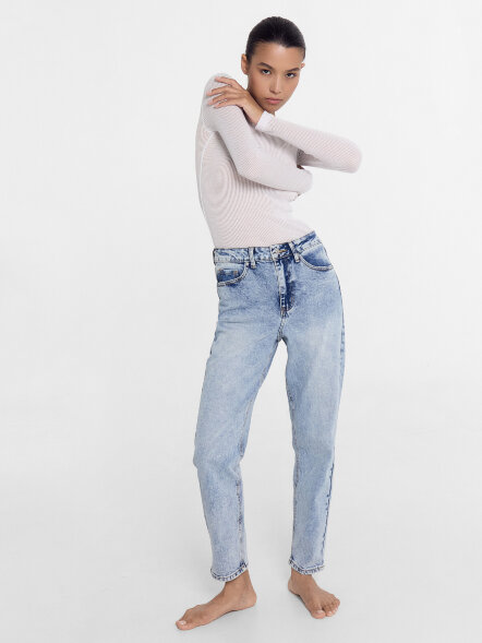 Брюки женские джинсовые mom fit светло-голубые 2024-DTW404-2 Mark Formelle оптом