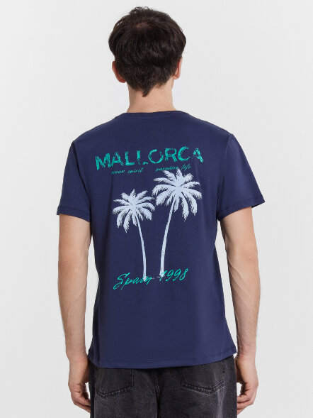 Футболка мужская синяя  с принтом &quot;Mallorca&quot; 111773 Mark Formelle оптом