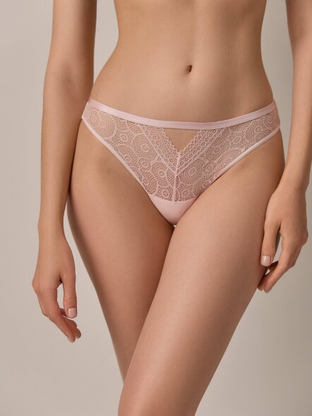 CONTE LACE TWIST LBR 1990 Трусы «бразилиана» из кружева с фигурным вырезом LBR 1990 Conte elegant оптом